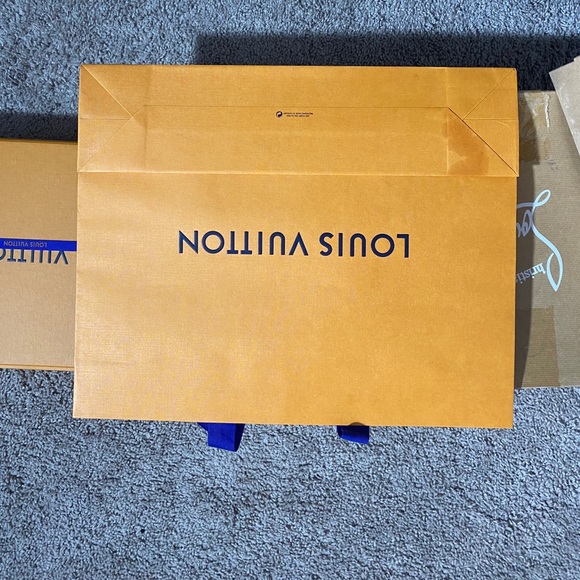 Authentic Louis Vuitton shopping bag - Picture 3 of 4